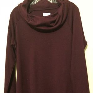 Columbia thermal long sleeve in a burgundy color